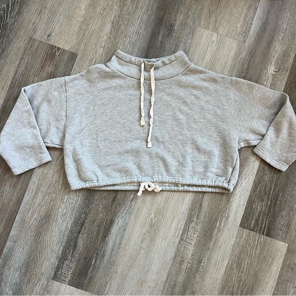 Forever 21 cropped mock neck sweatshirt - Picture 1 of 5